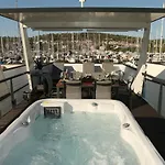 Floating House Maui *