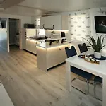Floating House Maui Holiday home *