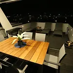 Floating House Maui *