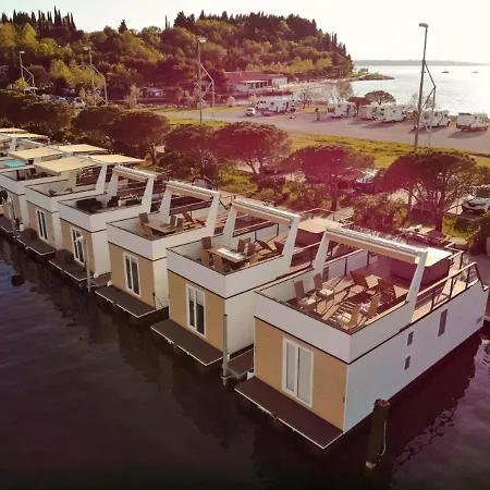 Floating House Maui Portorose