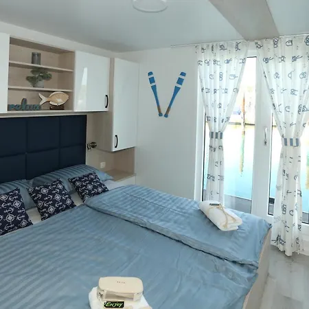 Nyaraló Floating House Maui