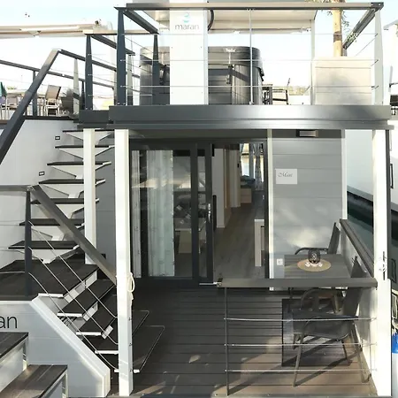 Floating House Maui *