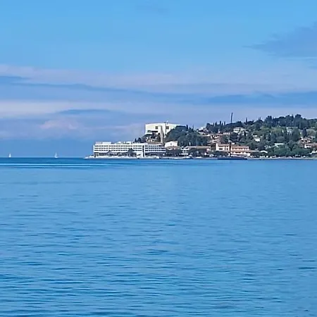 Floating House Maui Дом отдыха *